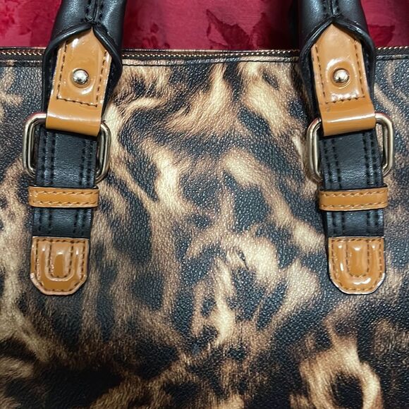 Calvin Klein Leather/Patent Leather Leopard Cheetah print‎ bag - Picture 4 of 16